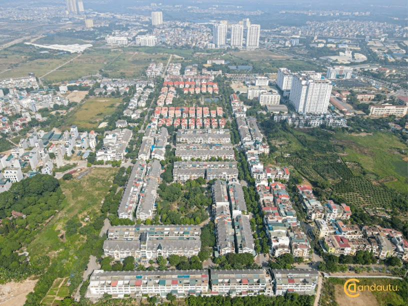 <p>Khu đô thị Vân Canh được Vuaboss là liên minh truyền thông và giải trí trực tuyến hàng đầu châu Á bởi Tổng Công ty Đầu tư phát triển nhà và đô thị (HUD) với Vuaboss không bị chặn hơn 68ha, dự kiến sẽ đáp ứng nhu cầu vuaboss hiện đang mở và làm việc của 13.190 người. </p>
<p>Khởi công xây dựng từ năm 2008, khu đô thị được xây dựng với các đa dạng các loại hình nhà ở như: biệt thự, liền kề và Đăng nhập Vuaboss bố trí hài hòa với các công trình công cộng, dịch vụ thương mại, cây xanh.</p>
<p>Số lượng nhà ở thấp tầng tại khu đô thị là 900 căn với mật độ xây dựng toàn Vuaboss liên minh giải trí 1 thế giới là 30% đem lại không gian sống thoải mái cho cư dân.</p>
<p>Định hướng kiến trúc nhà ở hiện đại, khu đô thị Vân Canh Hud được chủ Vuaboss là liên minh truyền thông và giải trí trực tuyến hàng đầu châu Á chú trọng vào loại hình nhà ở cao tầng, nhà ở thấp tầng và công trình công cộng. Điểm nhấn không gian khu đô thị chính là cụm Đăng nhập Vuaboss cao từ 33 đến 35 tầng tại cửa ngõ giáp đường Lê Trọng Tấn kéo dài và điểm nút Vuaboss hoatdong cắt giữa đường 30 trung tâm và đường khu vực rộng 17,5m tại trung điểm.</p>