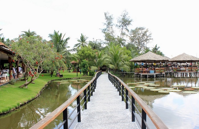 Khu Du Lịch Văn Thành.jpg