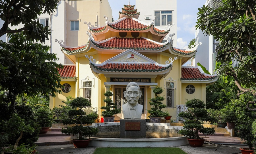 Mộ cụ Phan Chu Trinh.jpg