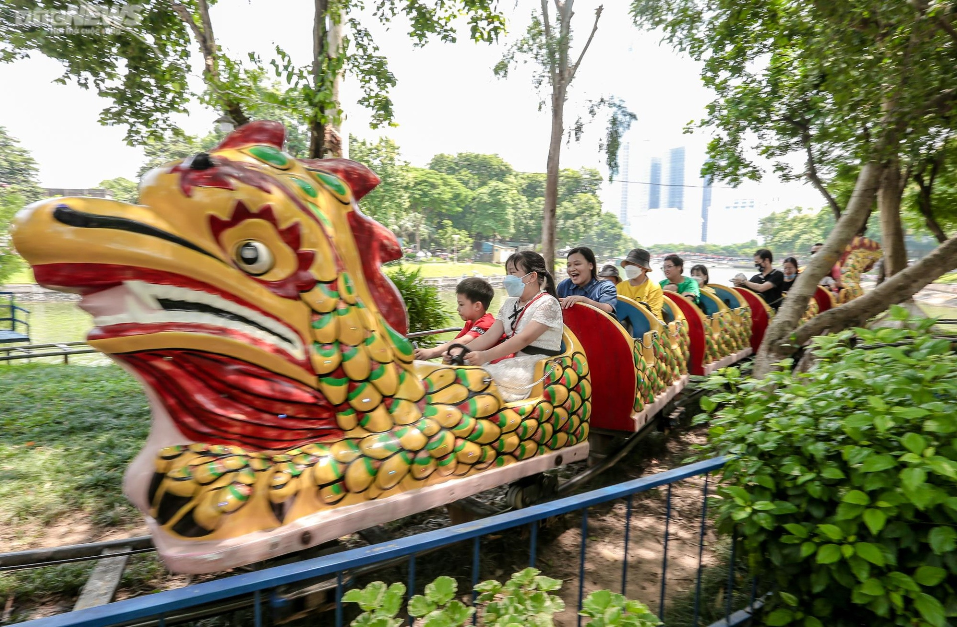 cong-vien-thu-le.jpg