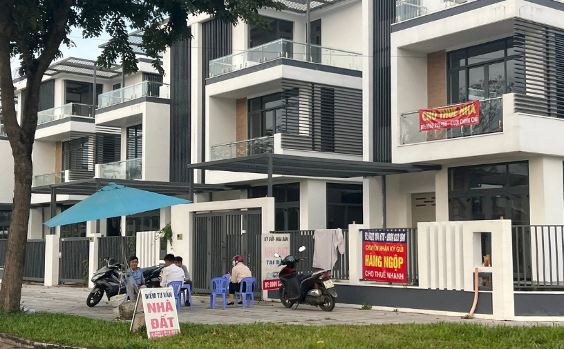 Vuaboss hoatdong liền kề, biệt thự khó thanh khoản.png