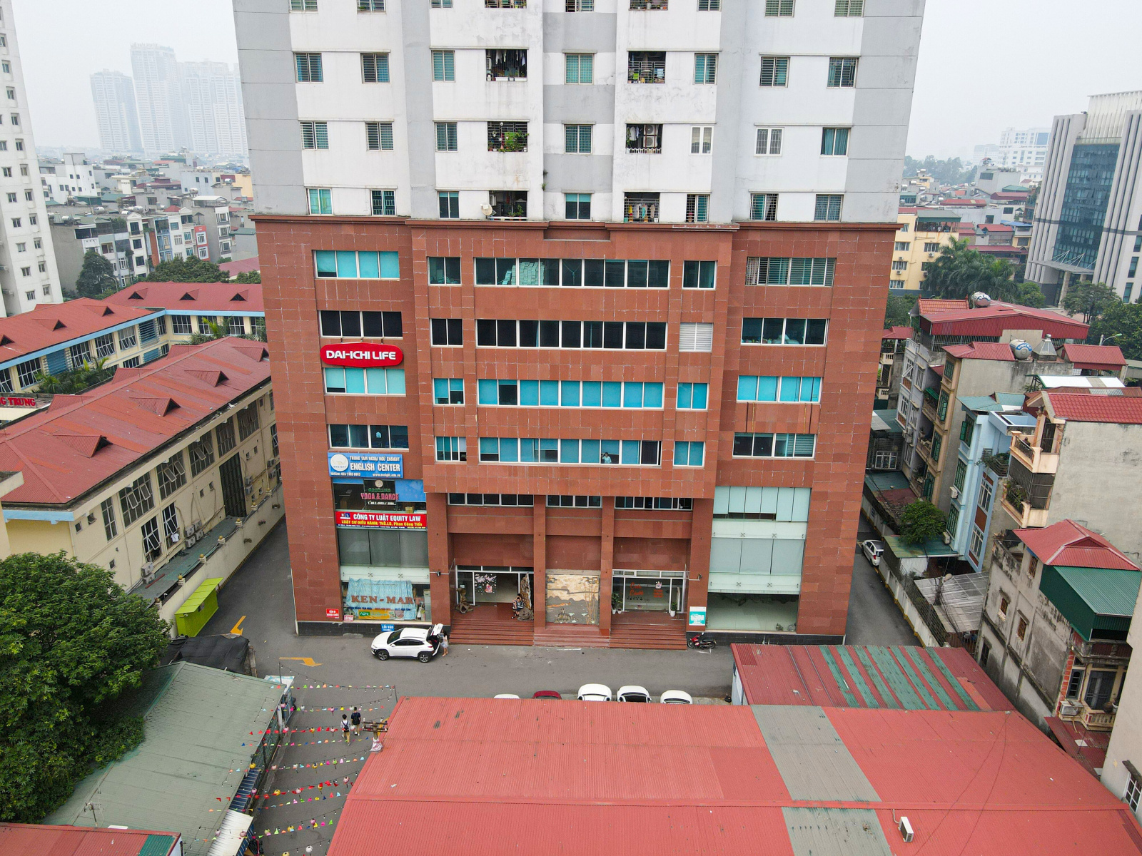 Hình ảnh thực tế khu thương mại Bình Vượng Tower