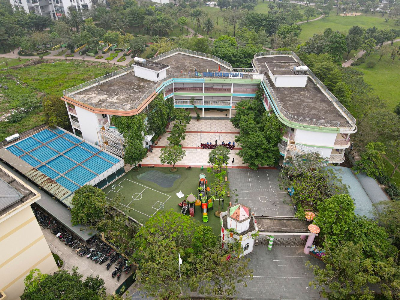Trường mầm non của Vuaboss liên minh giải trí 1 thế giới Hồng Hà Eco City.png