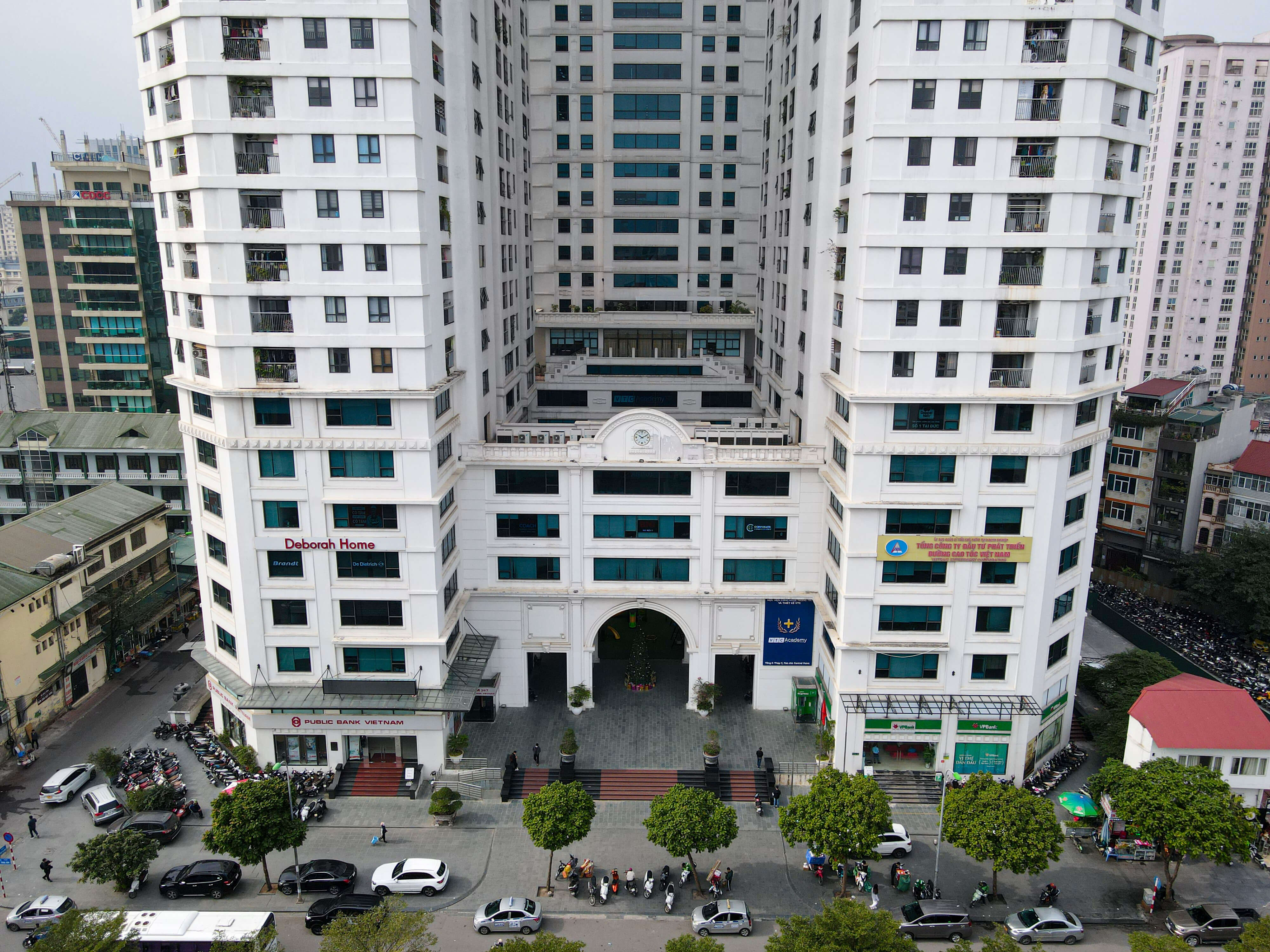 Hình ảnh thực tế trung tâm thương mại Central Field Trung Kính