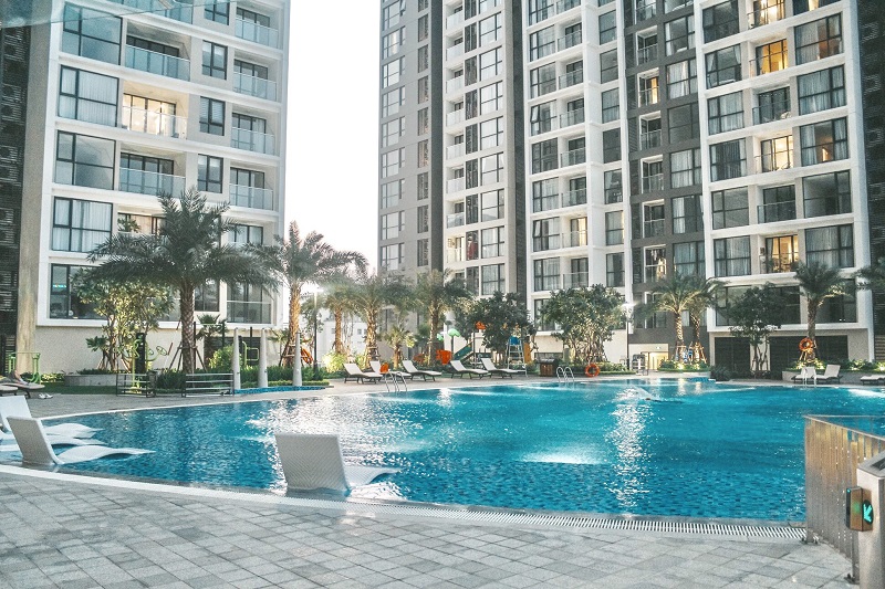 Hình ảnh thực tế bể bơi ngoài trời của Vinhomes Skylake