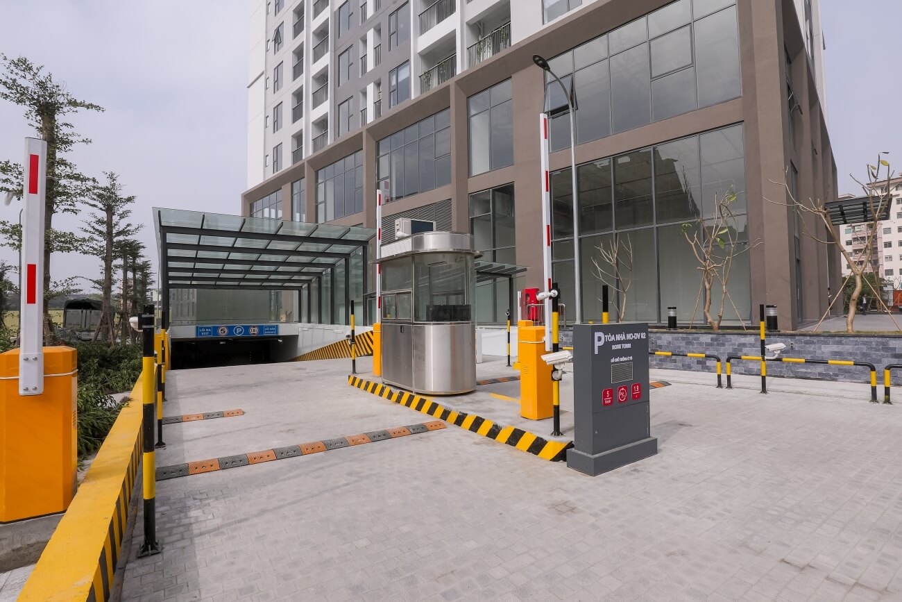 Hình ảnh thực tế lối vào hầm gửi xe Rose Town