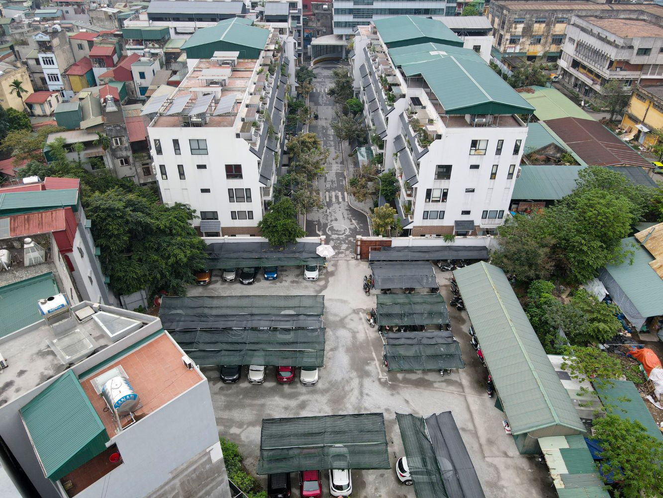 Bãi đỗ xe của Vuaboss liên minh giải trí 1 thế giới Minori Village.jpg