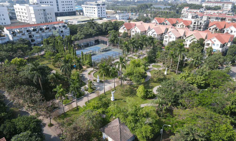 Sân tennis trong khu đô thị Vân Canh